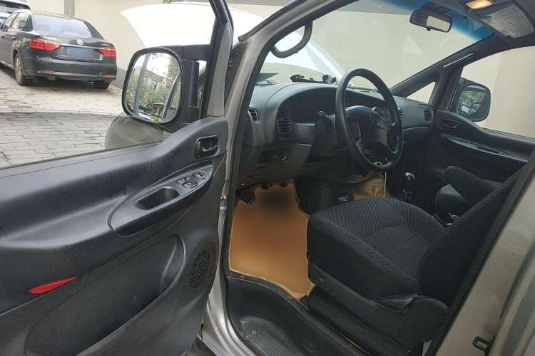 Used JAC Refine 2011 2.0L Shuttle Gasoline Comfort Edition HFC4GA3
