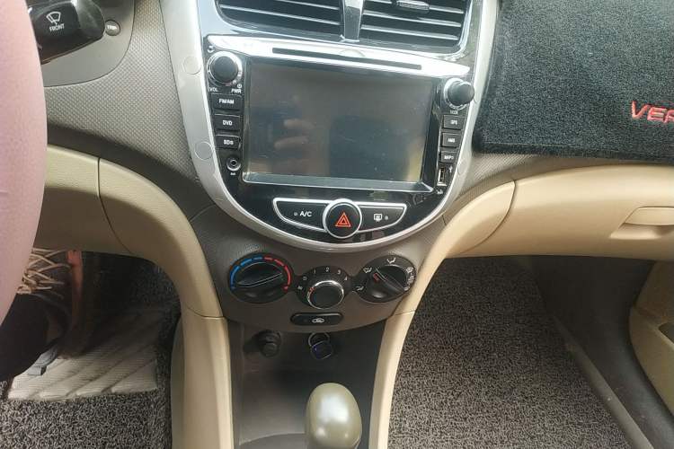 Used Hyundai Verna (older generation) 2013 Sedan 1.4L Automatic Standard GL Model
