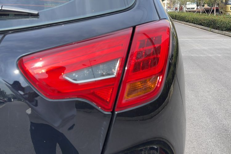 Used GAC Trumpchi GS5 Super 2016 2.0L Automatic Two-Wheel Drive Supreme Edition Right Rear Taillight