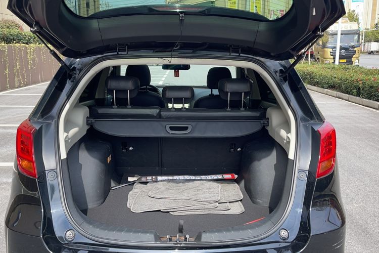 Used GAC Trumpchi GS5 Super 2016 2.0L Automatic Two-Wheel Drive Supreme Edition Trunk