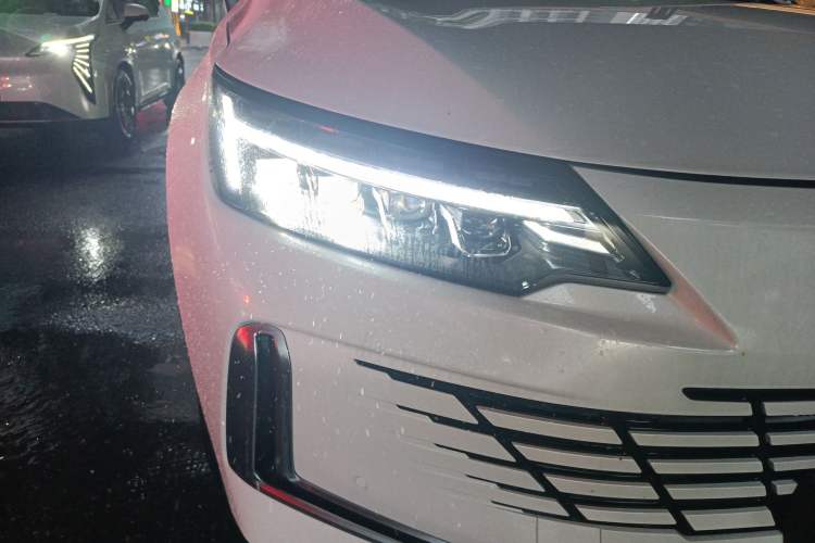 Used Skyworth HT-i 2022 1.5L PHEV 205KM President Edition
