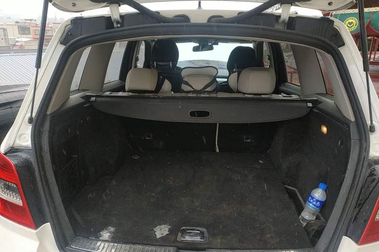 Used Mercedes-Benz GLK-Class 2008 GLK 300 4MATIC Luxury Model Trunk