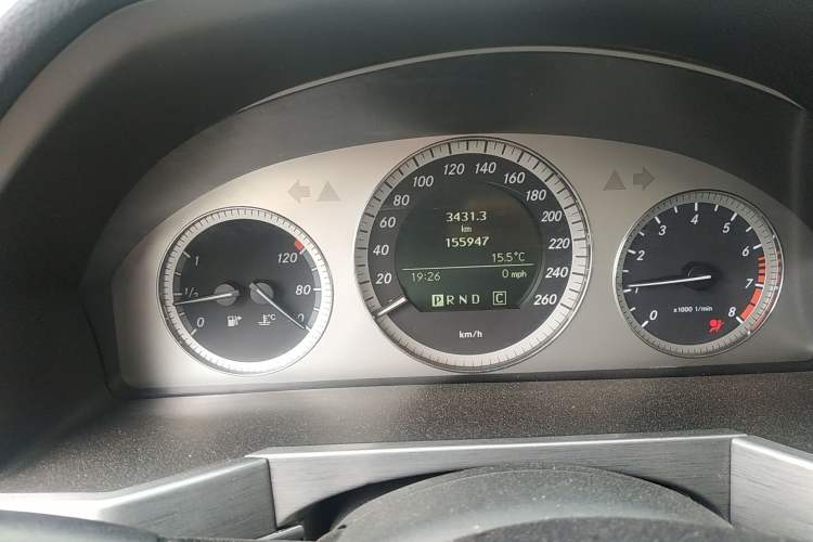 Used Mercedes-Benz GLK-Class 2008 GLK 300 4MATIC Luxury Model Odometer Close Up