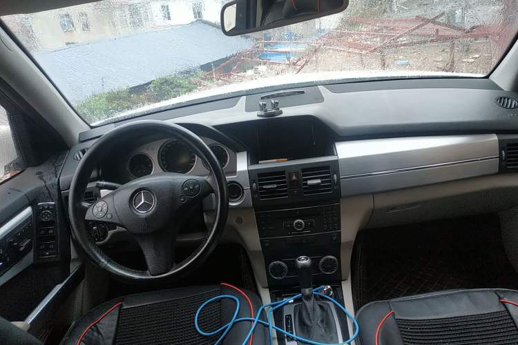 Used Mercedes-Benz GLK-Class 2008 GLK 300 4MATIC Luxury Model Center Console