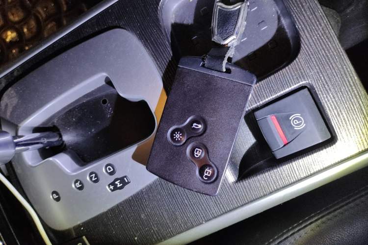 Used Renault Latitude 2013 Facelift 2.0L CVT Luxury Edition
