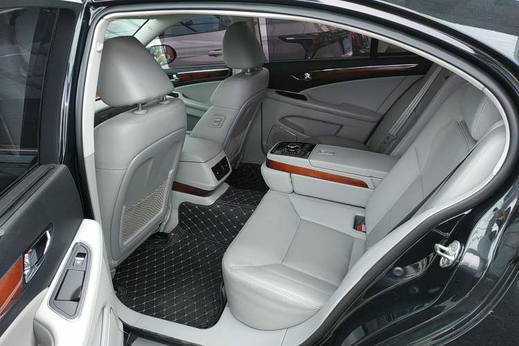 Used Hongqi H7 2013 2.5L Prestige Model