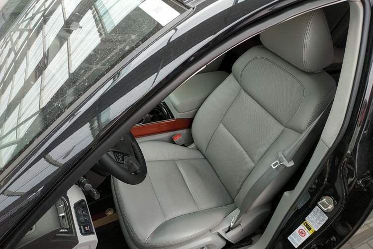 Used Hongqi H7 2013 2.5L Prestige Model