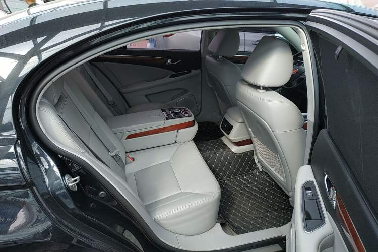 Used Hongqi H7 2013 2.5L Prestige Model