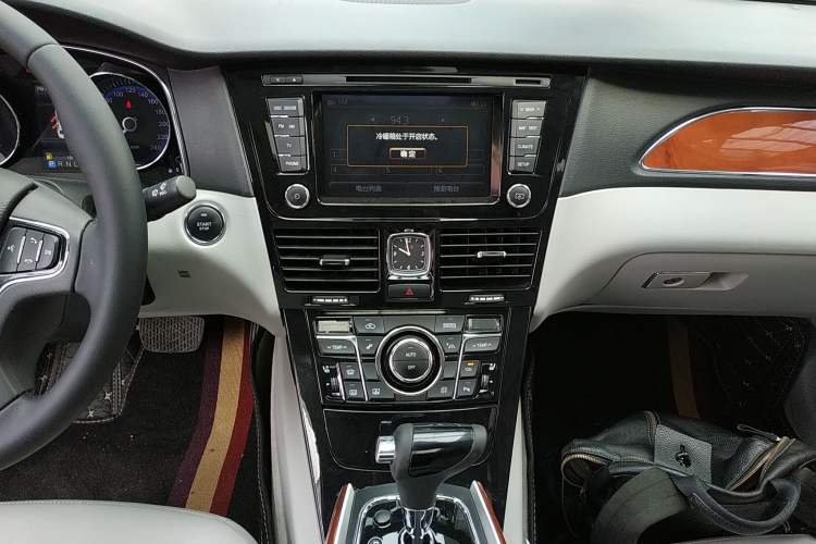 Used Hongqi H7 2013 2.5L Prestige Model