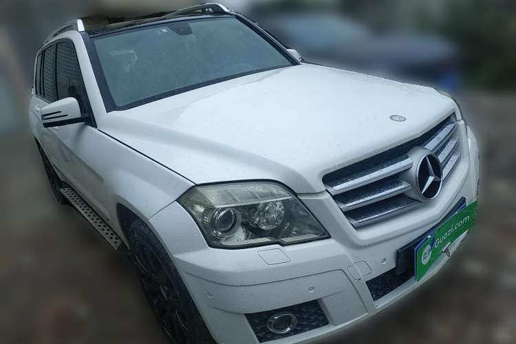 Used Mercedes-Benz GLK-Class 2008 GLK 300 4MATIC Luxury Model Front Right 45 Deg