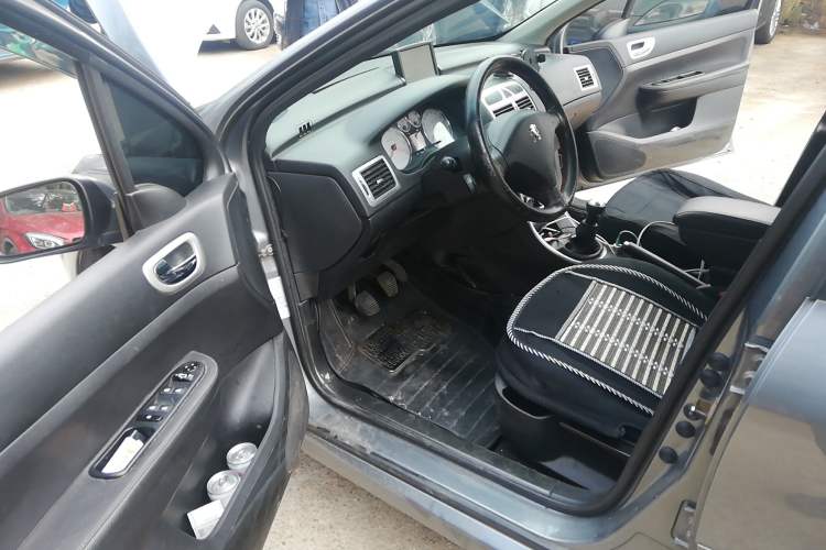 Used Peugeot 307 2012 Hatchback 1.6L Manual Comfort Edition Driver Seat