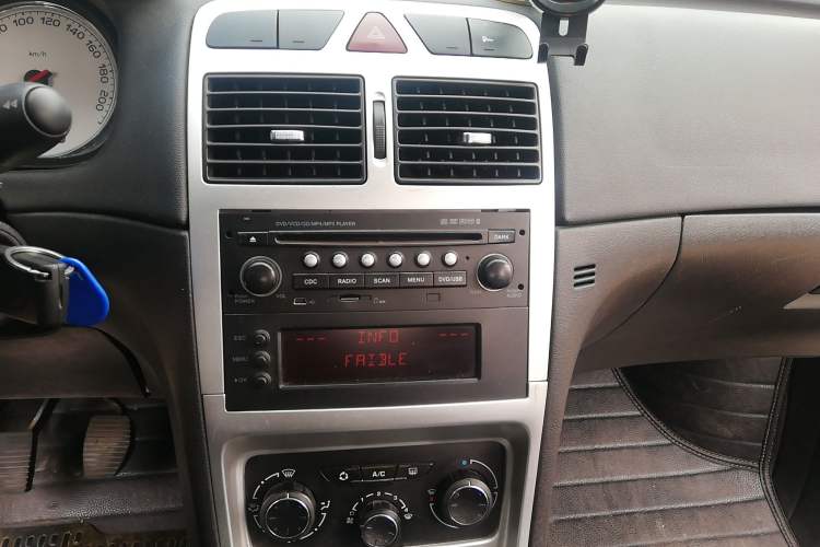 Used Peugeot 307 2012 Hatchback 1.6L Manual Comfort Edition Audio And AC Panel