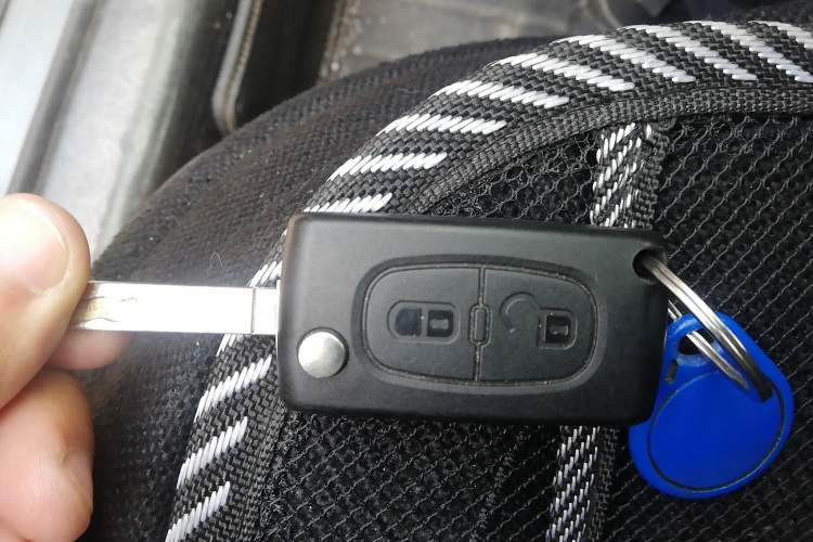 Used Peugeot 307 2012 Hatchback 1.6L Manual Comfort Edition Vehicle Key