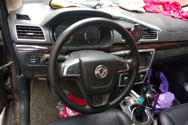 Used Dongfeng Fengon 360 2015 1.5L Manual Luxury 7-Seater China IV Standard
