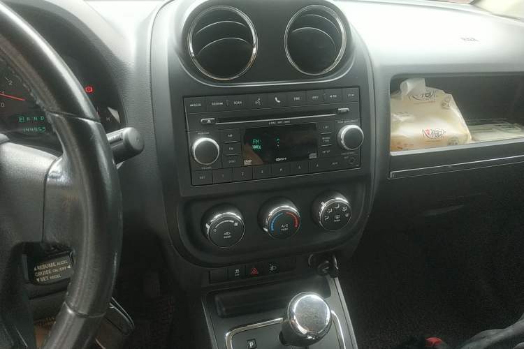 Used Jeep Compass 2010 2.4L four-wheel drive sport version
