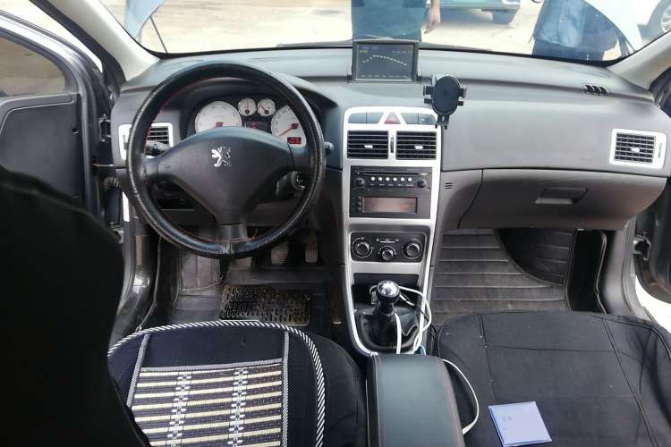 Used Peugeot 307 2012 Hatchback 1.6L Manual Comfort Edition Center Console