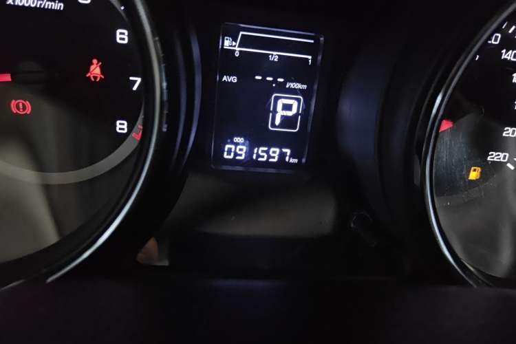 Used Dongfeng Aeolus A60 2016 1.6L Automatic Luxury Model Odometer Close Up