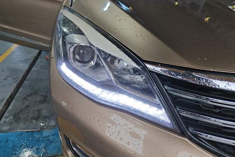 Used Dongfeng Aeolus A60 2016 1.6L Automatic Luxury Model Right Front Headlight