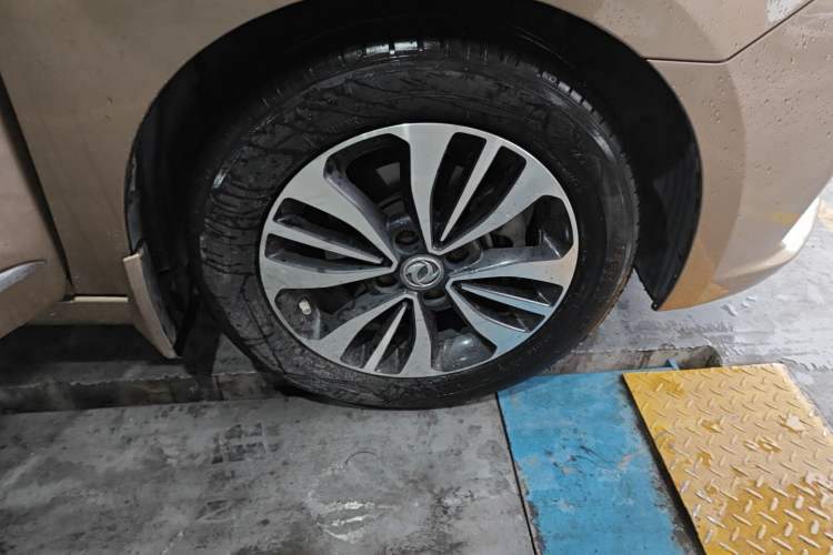 Used Dongfeng Aeolus A60 2016 1.6L Automatic Luxury Model Right Front Wheel Hub