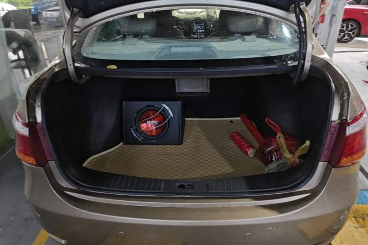 Used Dongfeng Aeolus A60 2016 1.6L Automatic Luxury Model Trunk