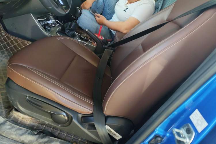 Used JAC  2019 2.0T Gasoline 4x4 Prestige Version Standard Double Cabin HFC4GA3-4D
