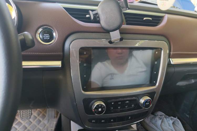 Used JAC  2019 2.0T Gasoline 4x4 Prestige Version Standard Double Cabin HFC4GA3-4D
