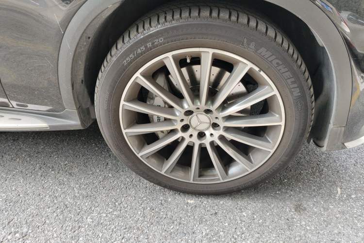 Used Mercedes-Benz GLC AMG 2017 AMG GLC 43 4MATIC Right Front Wheel Hub