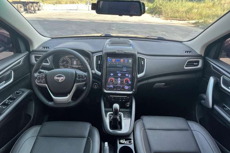 Used SWM X7 2016 1.8L Manual Luxury Edition 7 Seats
