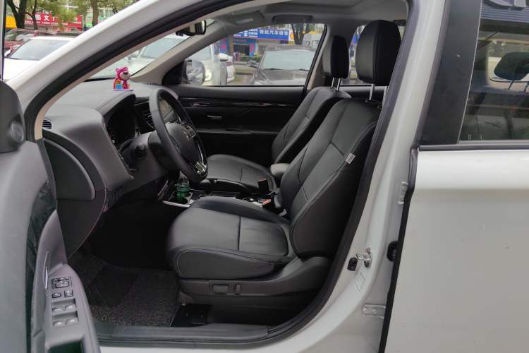 Used Mitsubishi Outlander 2018 2.0L Two-Wheel Drive Glory Edition 5 Seats