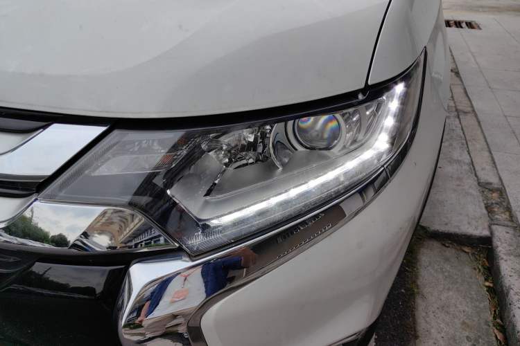 Used Mitsubishi Outlander 2018 2.0L Two-Wheel Drive Glory Edition 5 Seats