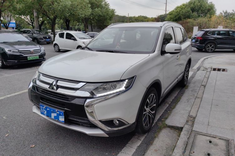 Used Mitsubishi Outlander 2018 2.0L Two-Wheel Drive Glory Edition 5 Seats