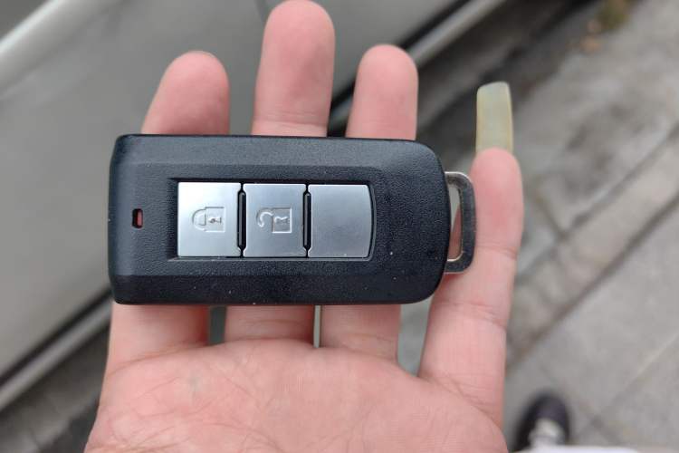 Used Mitsubishi Outlander 2018 2.0L Two-Wheel Drive Glory Edition 5 Seats