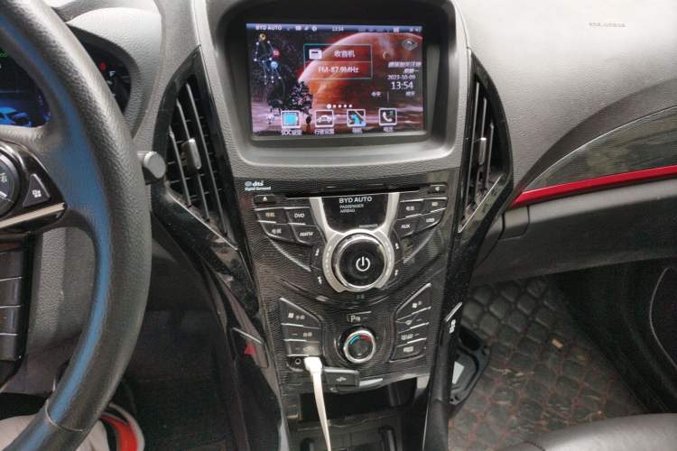 Used BYD Qin 2014 1.5T Cool Black Knight Flagship Model
