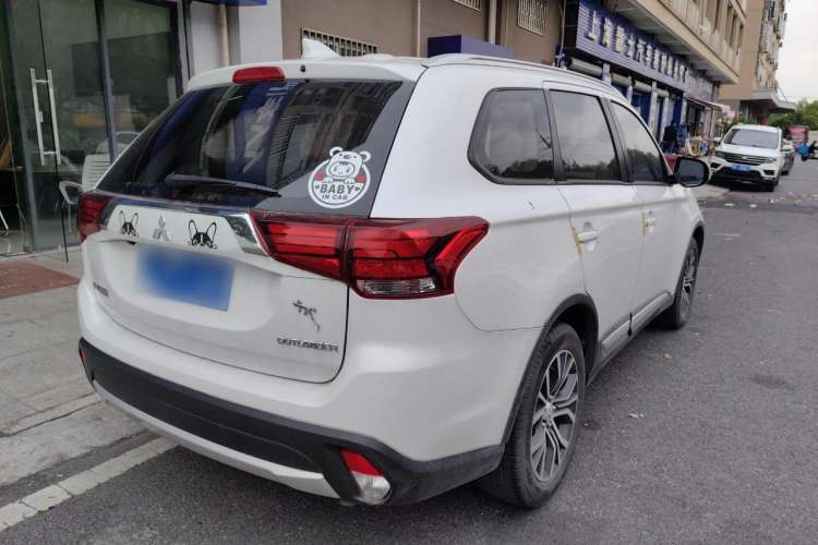 Used Mitsubishi Outlander 2018 2.0L Two-Wheel Drive Glory Edition 5 Seats