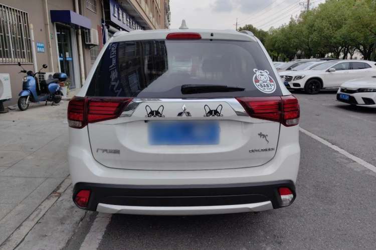 Used Mitsubishi Outlander 2018 2.0L Two-Wheel Drive Glory Edition 5 Seats