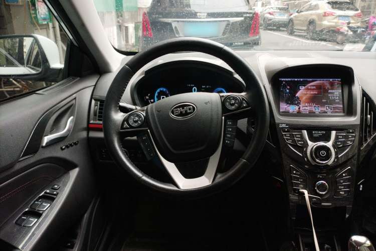 Used BYD Qin 2014 1.5T Cool Black Knight Flagship Model
