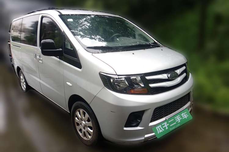 Used JAC M3 2018 1.6L Express Edition 7-Seater Front Right 45 Deg