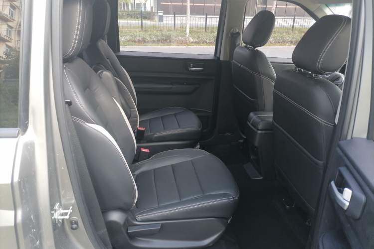 Used Wuling Hongguang PLUS 2019 1.5T Manual Luxury 7-Seater
