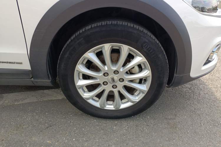 Used Qoros 3 2016 Urban SUV 1.6T Automatic Zhiyue Model