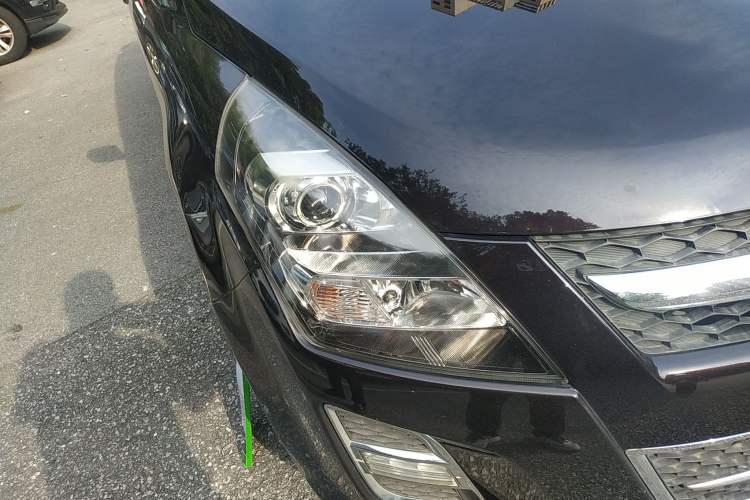 Used Mazda 8 2015 2.5L Ultimate Edition Right Front Headlight