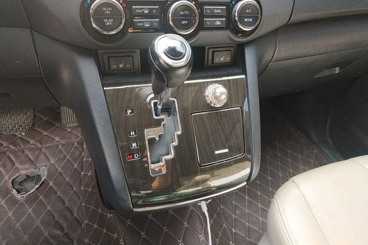 Used Mazda 8 2015 2.5L Ultimate Edition Gear Lever