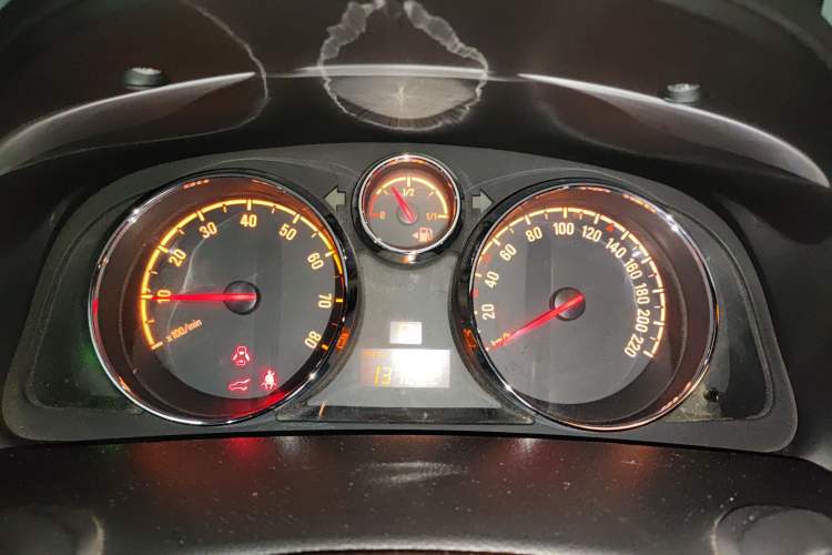 Used Opel Antara 2012 2.4L Two-Wheel-Drive Luxury Edition