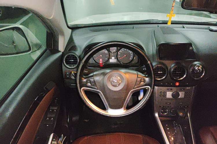 Used Opel Antara 2012 2.4L Two-Wheel-Drive Luxury Edition