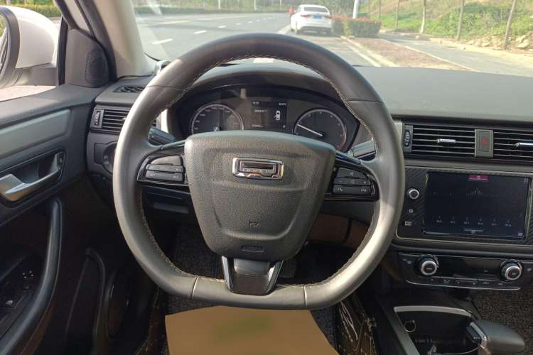 Used Qoros 3 2016 Urban SUV 1.6T Automatic Zhiyue Model