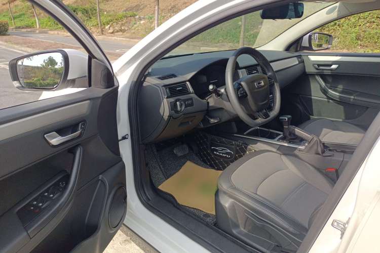 Used Qoros 3 2016 Urban SUV 1.6T Automatic Zhiyue Model