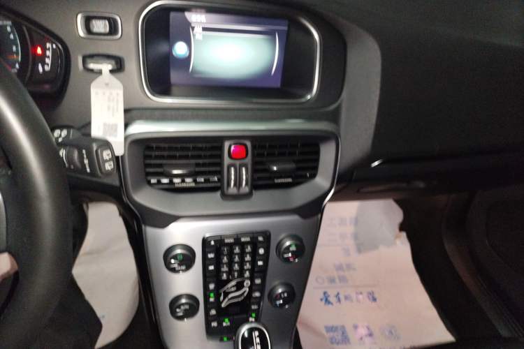 Used Volvo V40 2017 T3 Zhiya Edition
