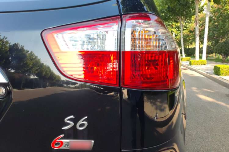 Used BYD S6 2014 2.4L Automatic Prestige 5-Seater
