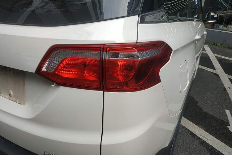 Used Wuling Hongguang S3 2018 1.5T Manual Comfort Model China V Standard
