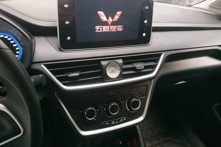 Used Wuling Hongguang S3 2018 1.5T Manual Comfort Model China V Standard
