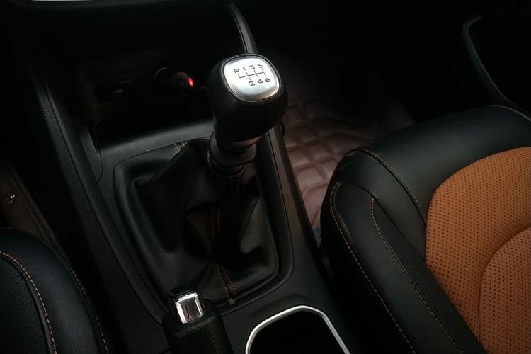 Used Wuling Hongguang S3 2018 1.5T Manual Comfort Model China V Standard
